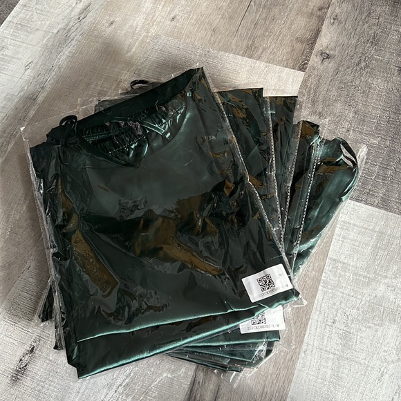 NWOT PAJAMA SET SATIN SPAGHETTI STRAP TOP WITH LONG PANTS NEVER WORN - Picture 13 of 14